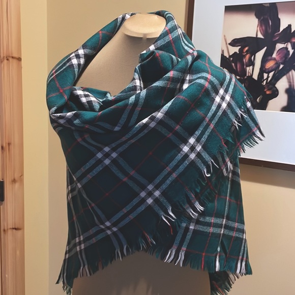 Burberry Pure Wool Wrap/Scarf - Picture 3 of 8